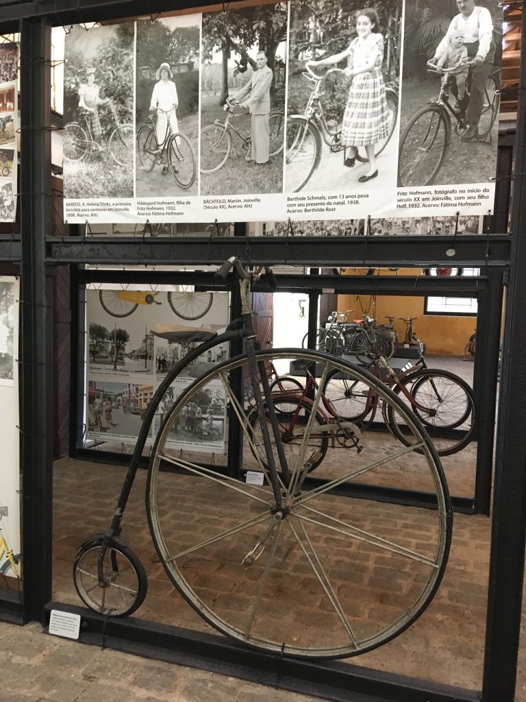 Antiguidade no museu das bicicletas de Joinville