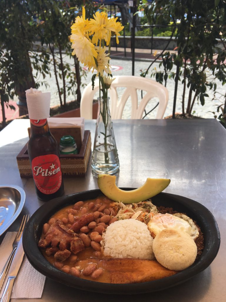 Bandeja Paisa - comida típica colombiana