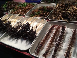Insetos que são vendidos para comer na Tailândia