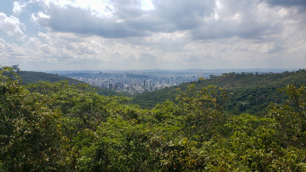 Vista de um dos mirantes localizado dentro do Parque das Mangabeiras